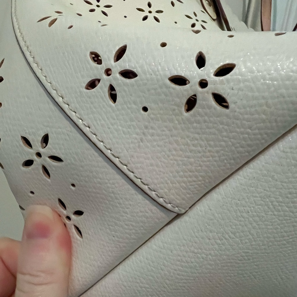 Coach Eyelet Pearlized Off White Leather Tote Bag GUC - Picture 2 of 13